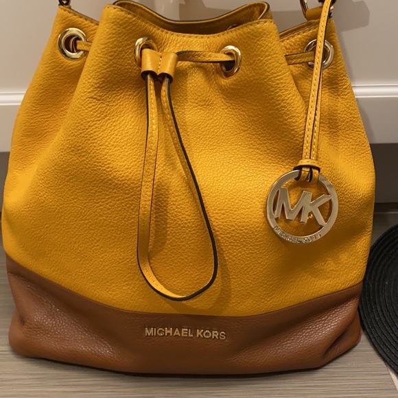 Michael Kors bucket bag , tan and mustard color. - Picture 2 of 10